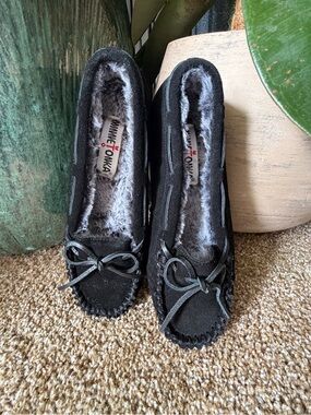 Minnetonka Black Suede Moccasin Slippers with Gray Faux Fur